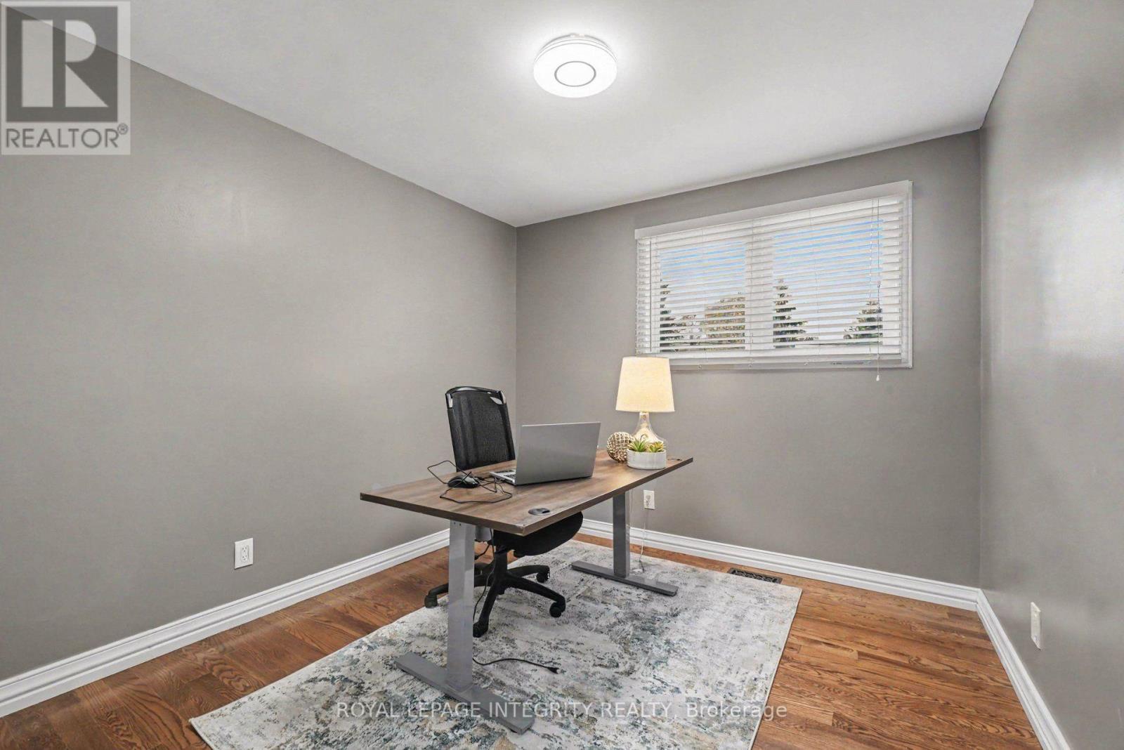 4 Bed, 2 Bath House for Sale in Ottawa – 92 LENNOX STREET S, Ottawa – MLS# X13685750 - Image 24