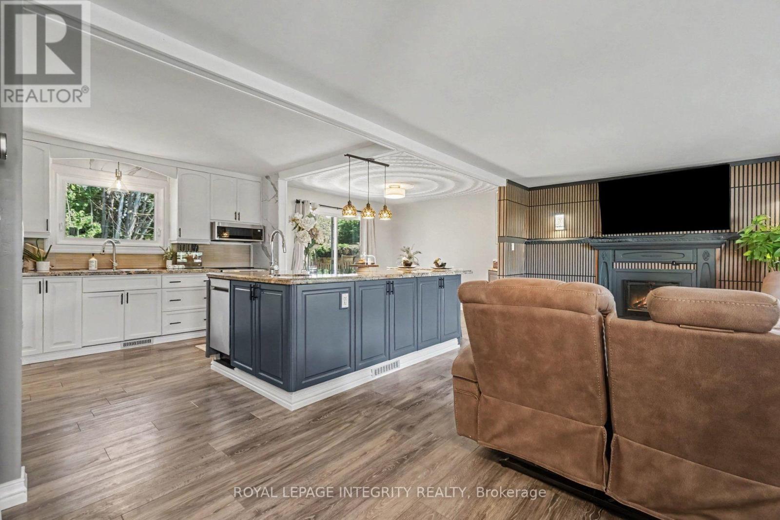 4 Bed, 2 Bath House for Sale in Ottawa – 92 LENNOX STREET S, Ottawa – MLS# X13685750 - Image 7