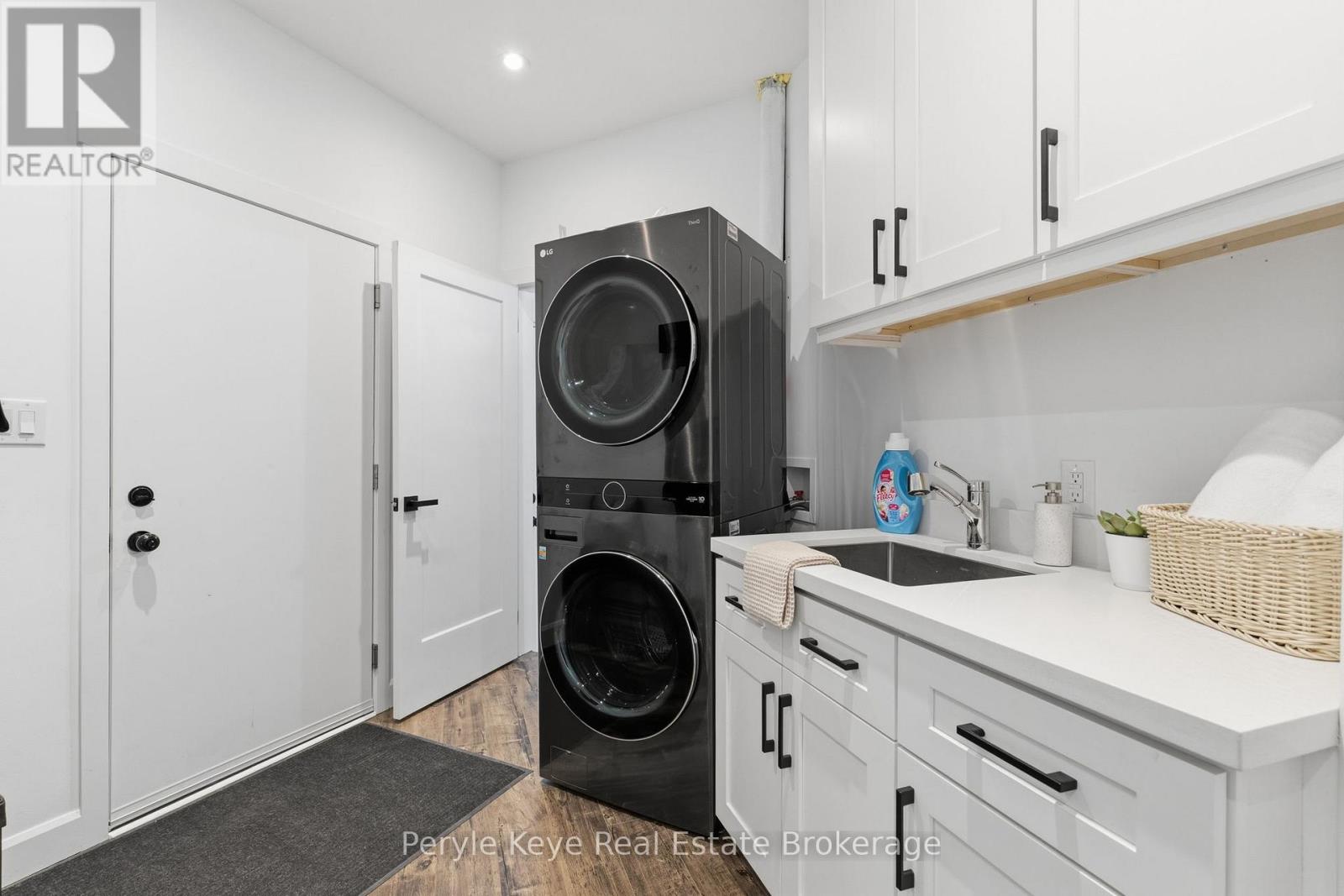 1056 XAVIER STREET - Image 33