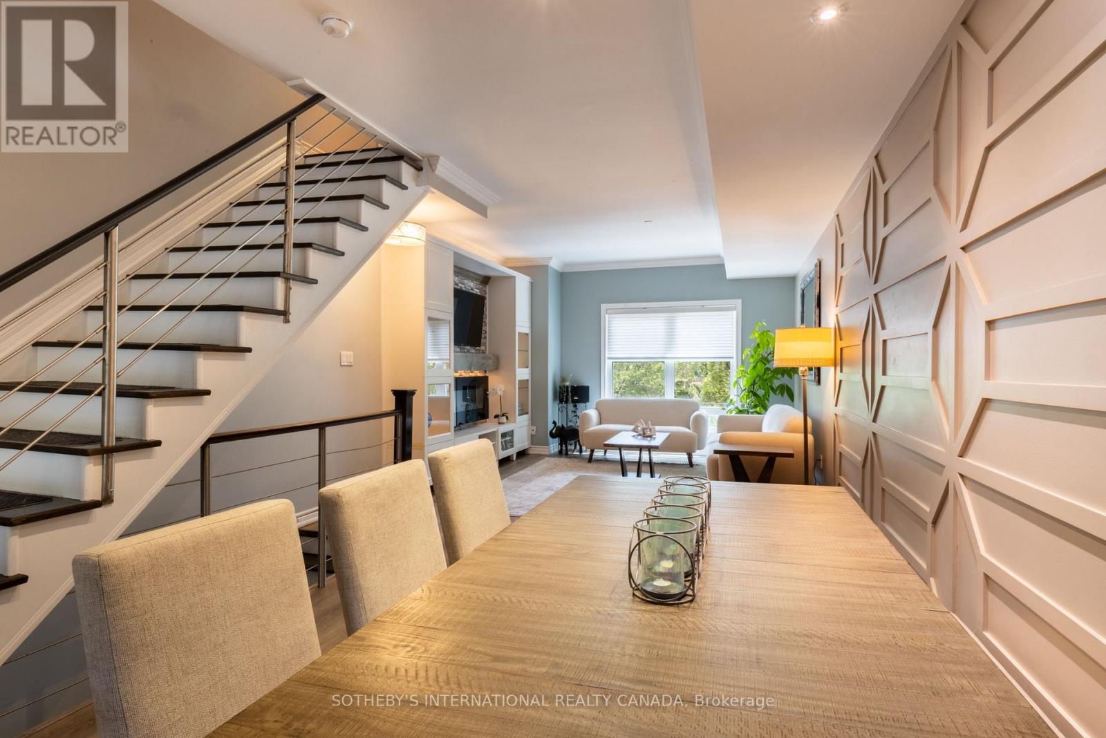 960A THE QUEENSWAY - 12