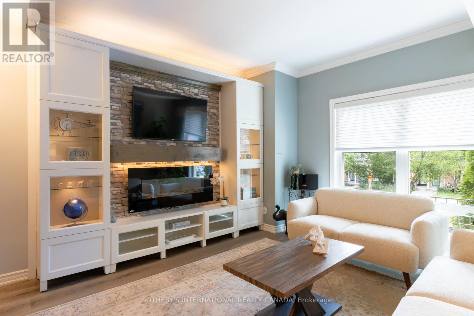 960A THE QUEENSWAY - 15