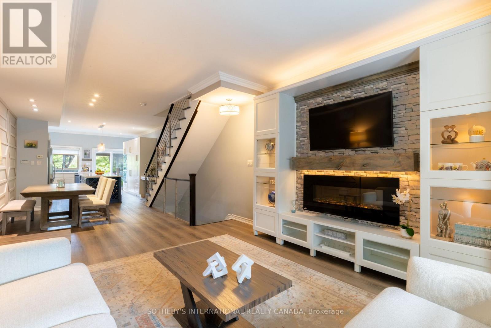 960A THE QUEENSWAY - 17