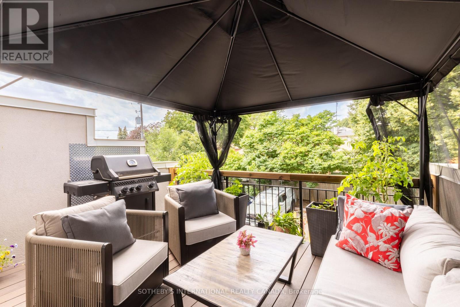 960A THE QUEENSWAY - 19