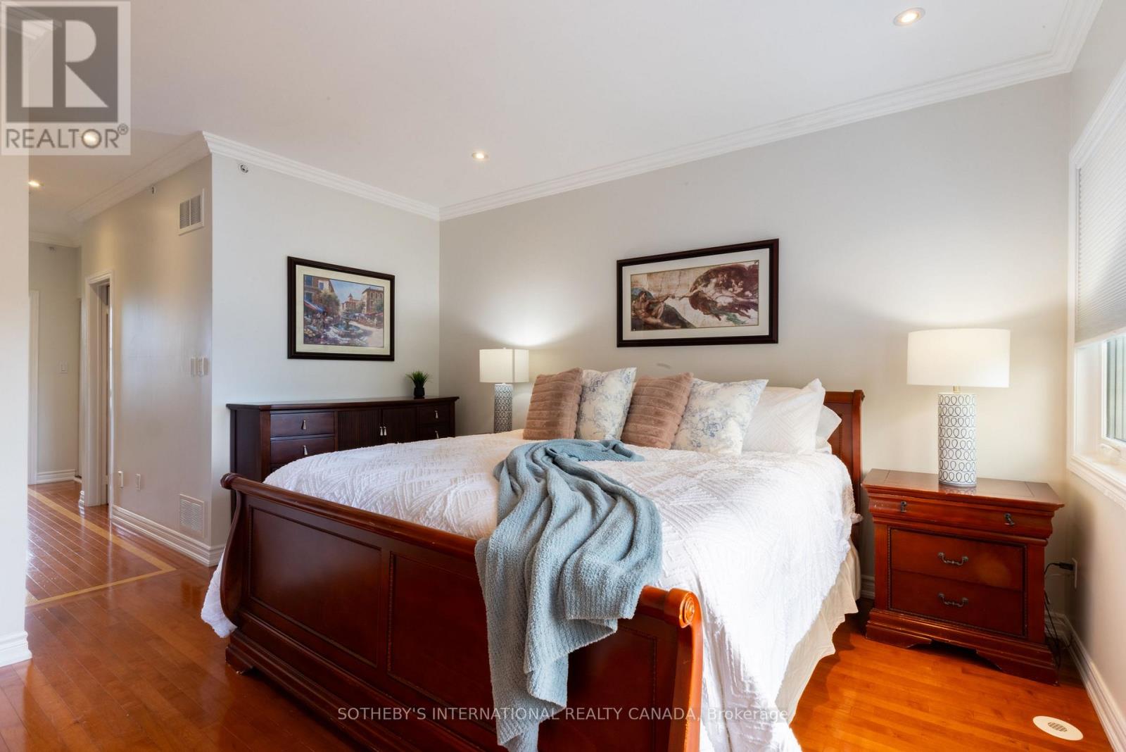 960A THE QUEENSWAY - 20