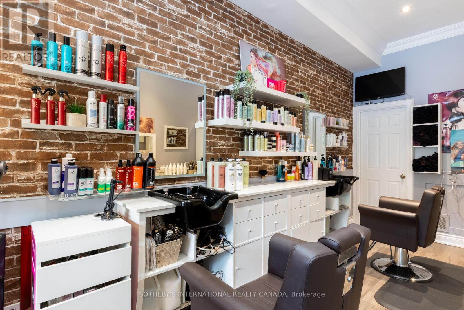 960A THE QUEENSWAY - 3
