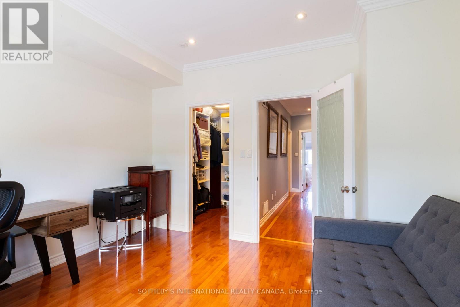 960A THE QUEENSWAY - Image 31