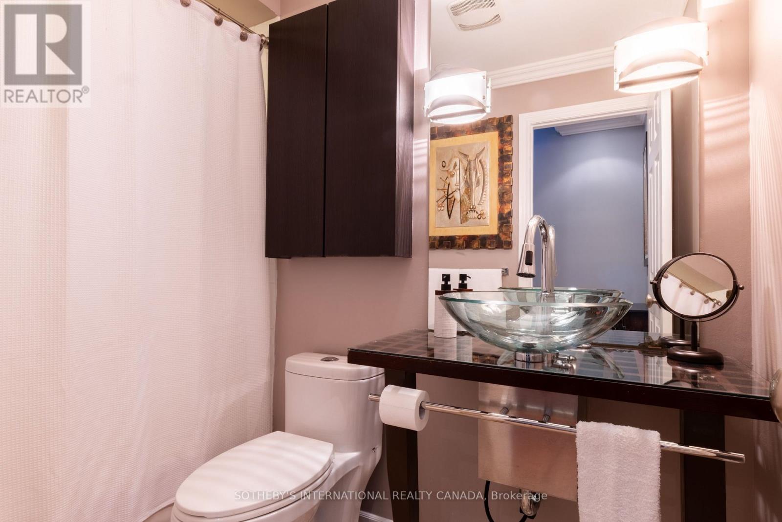 960A THE QUEENSWAY - Image 32