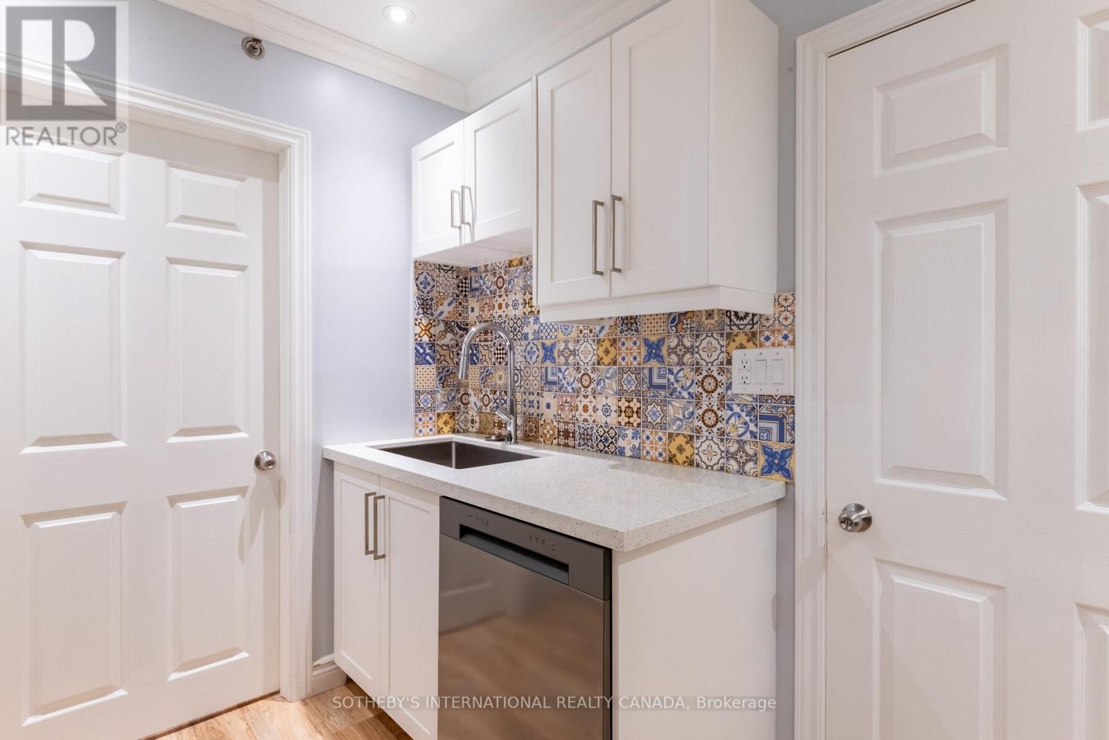 960A THE QUEENSWAY - 42