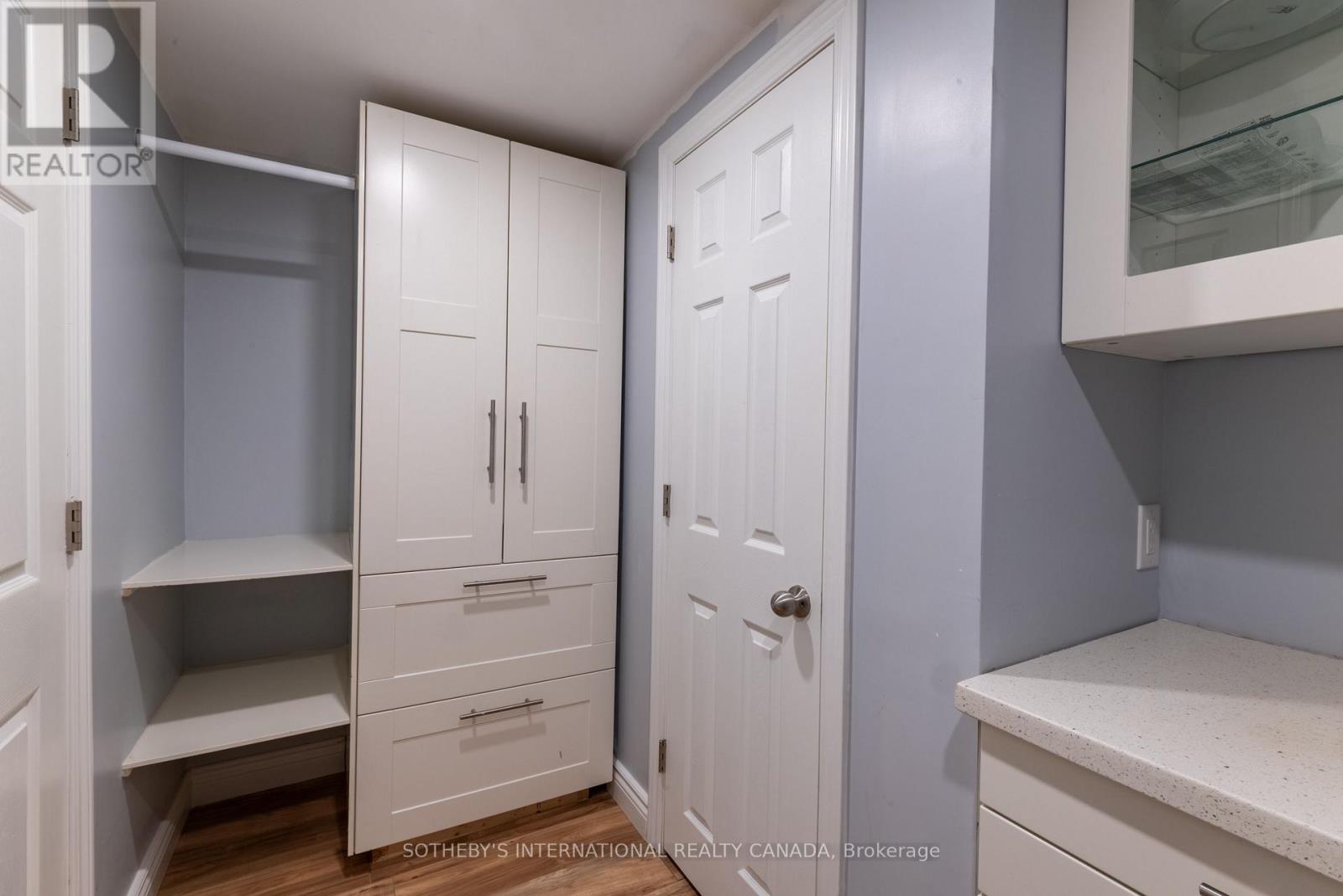 960A THE QUEENSWAY - Image 45