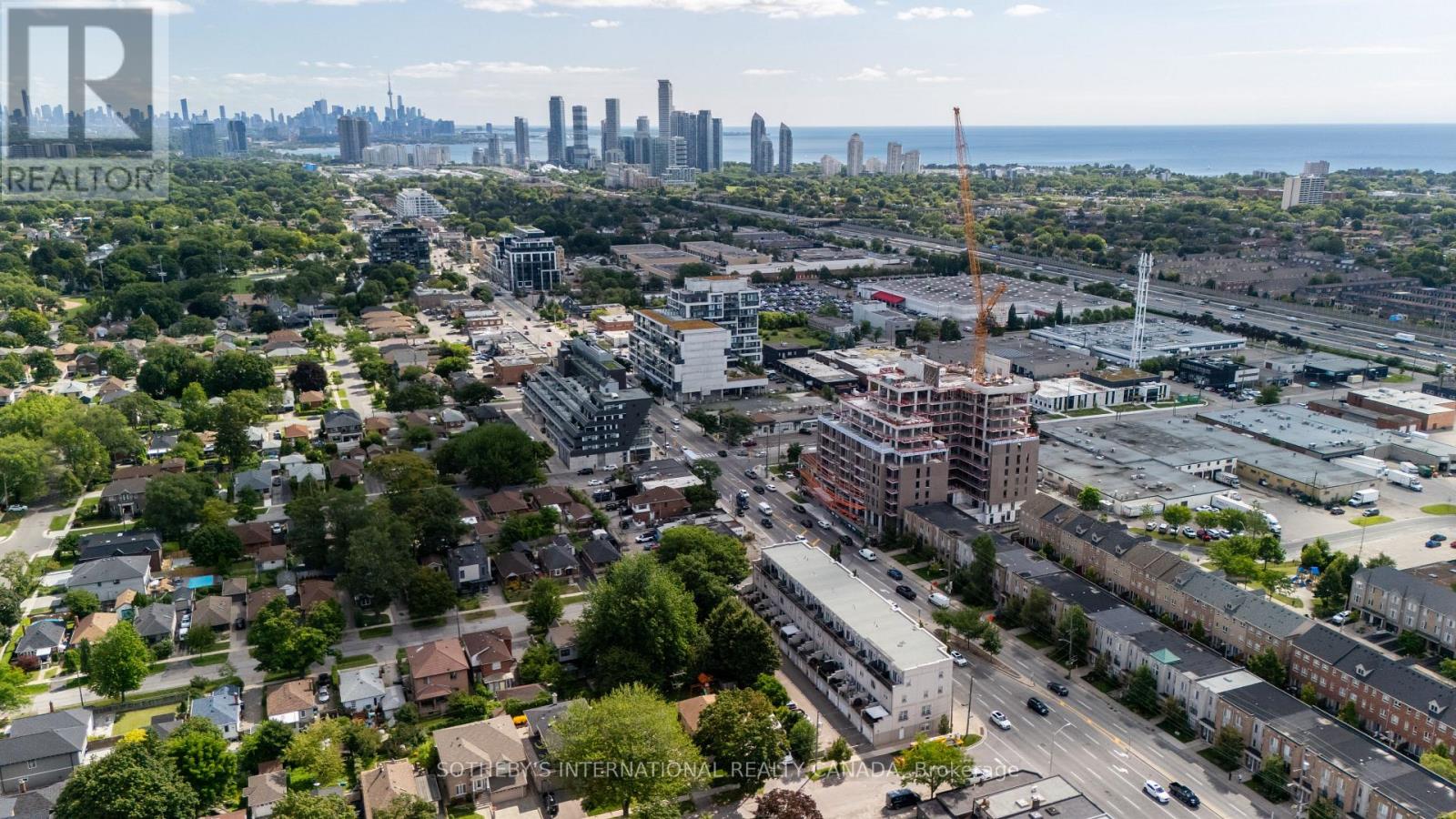 960A THE QUEENSWAY - 47