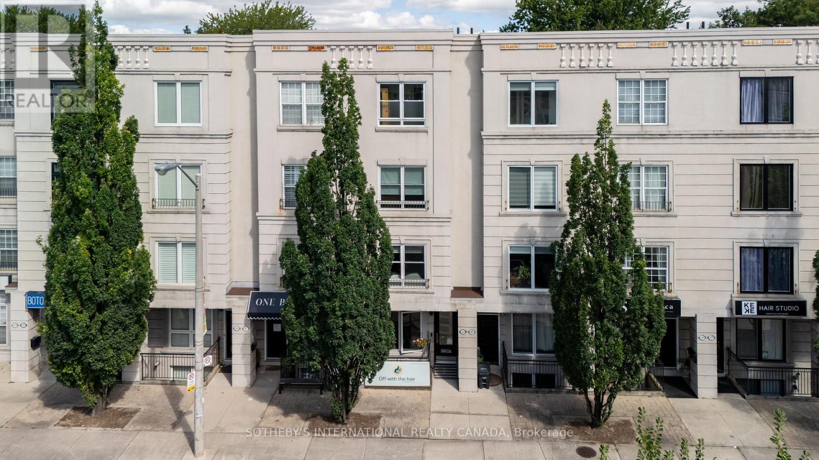 960A THE QUEENSWAY - 48