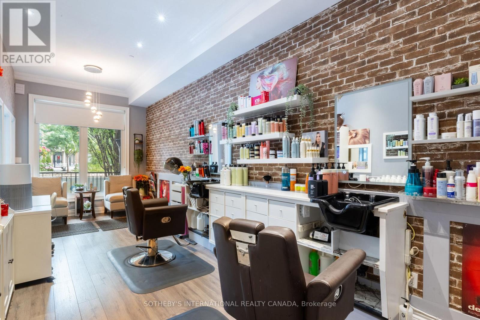 960A THE QUEENSWAY - 5