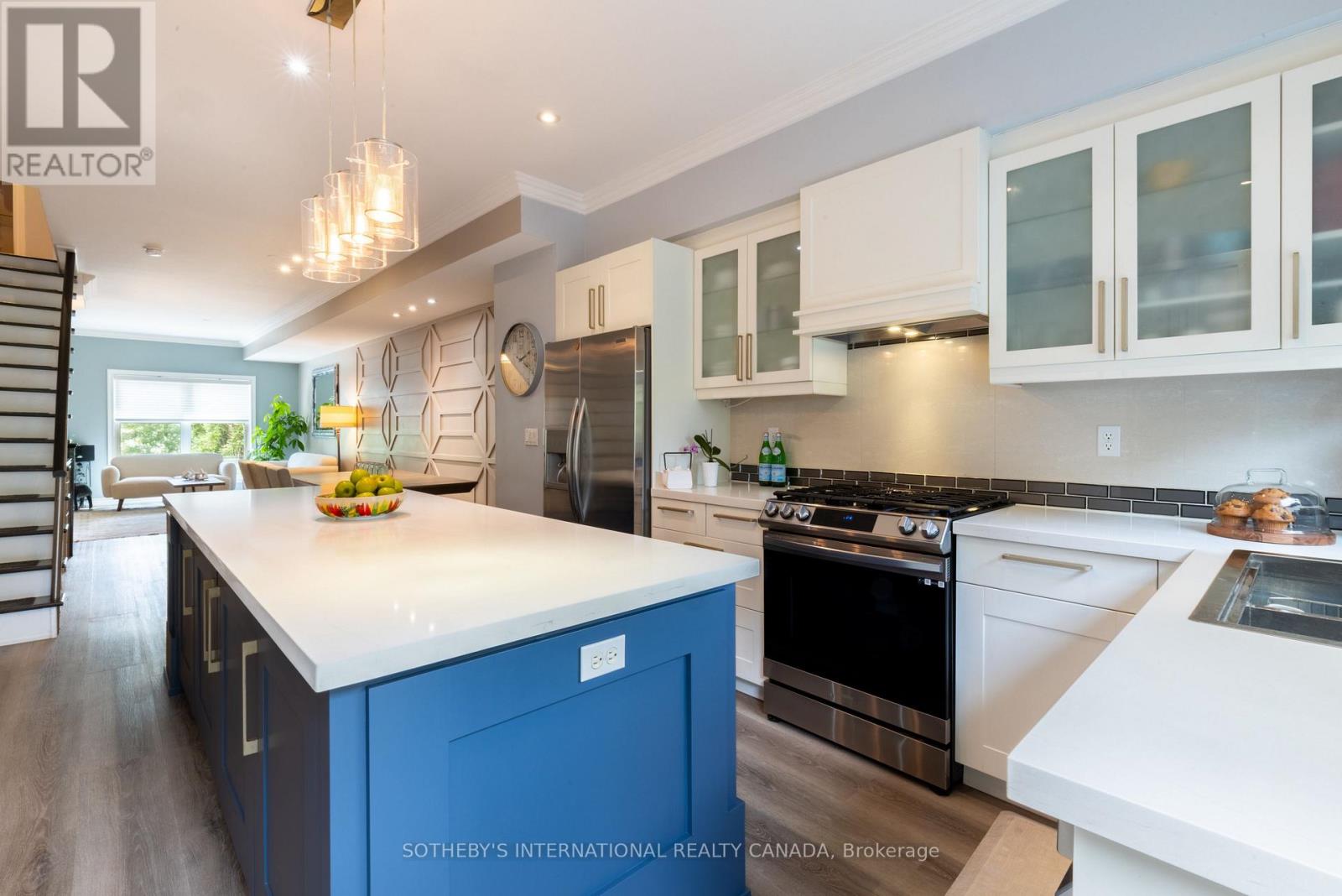 960A THE QUEENSWAY - 7