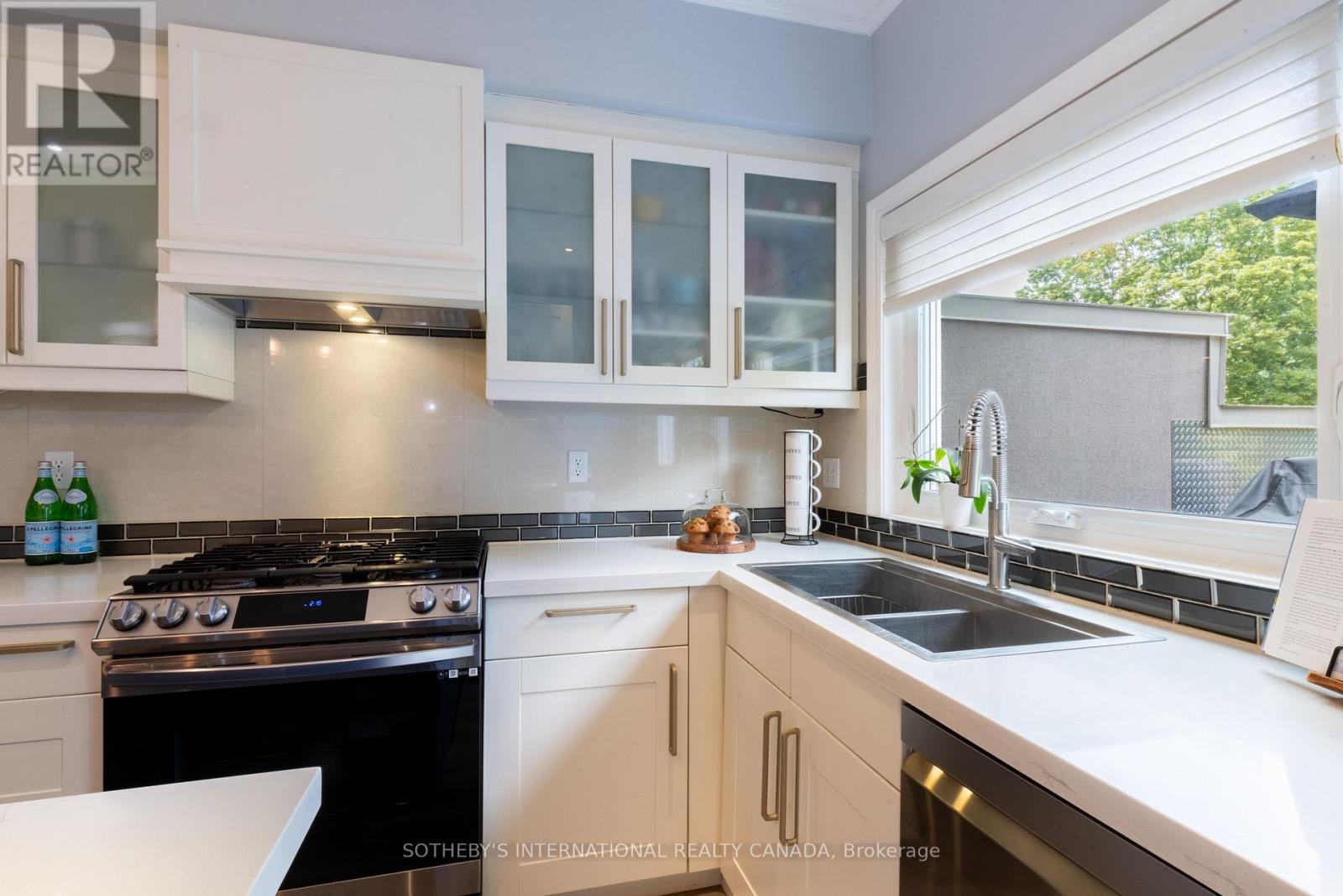 960A THE QUEENSWAY - 8