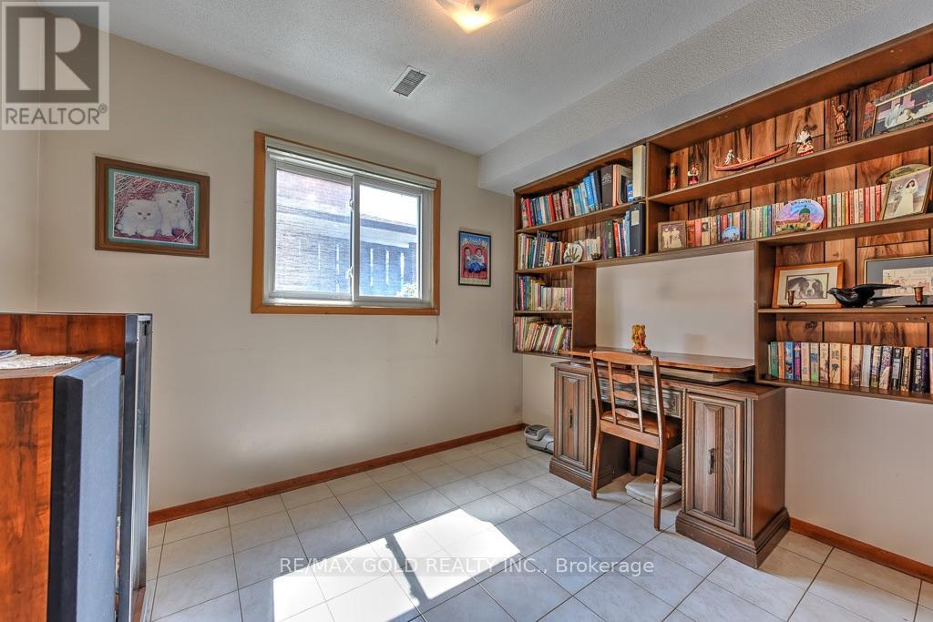 70 MALCOLM CRESCENT - Image 31