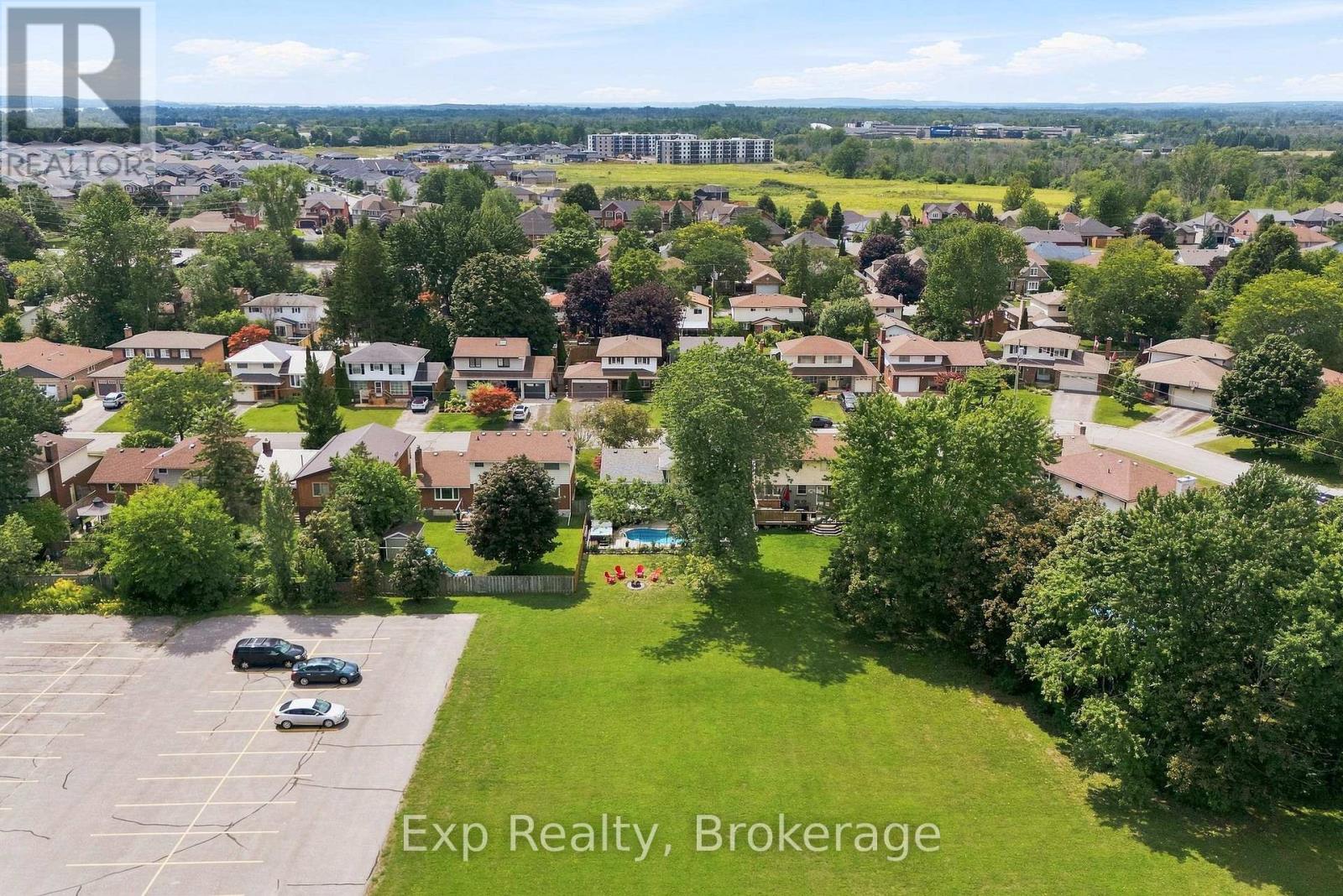 36 KENSINGTON CRESCENT - 41