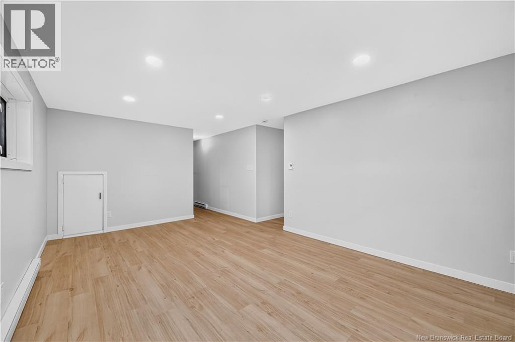 20 Connaught Avenue - Image 29