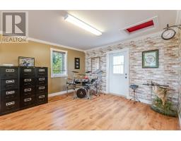 11 Jones Road thumbnail 48