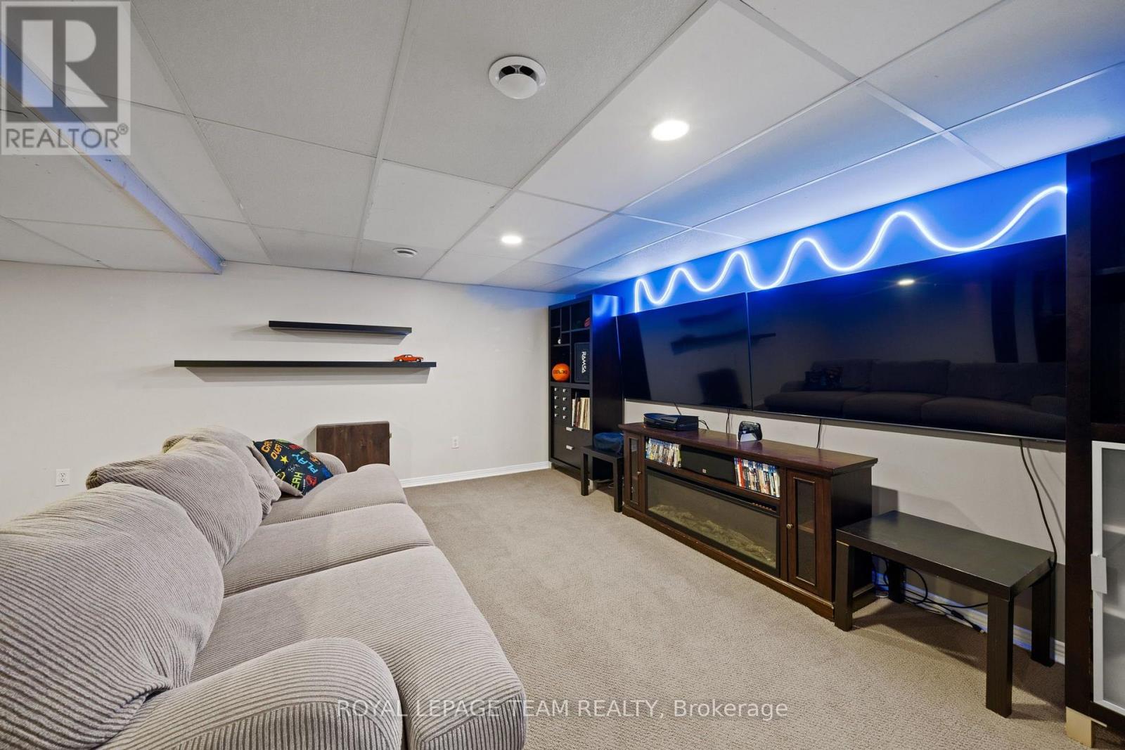 27 BALLANTRAE WAY - 26