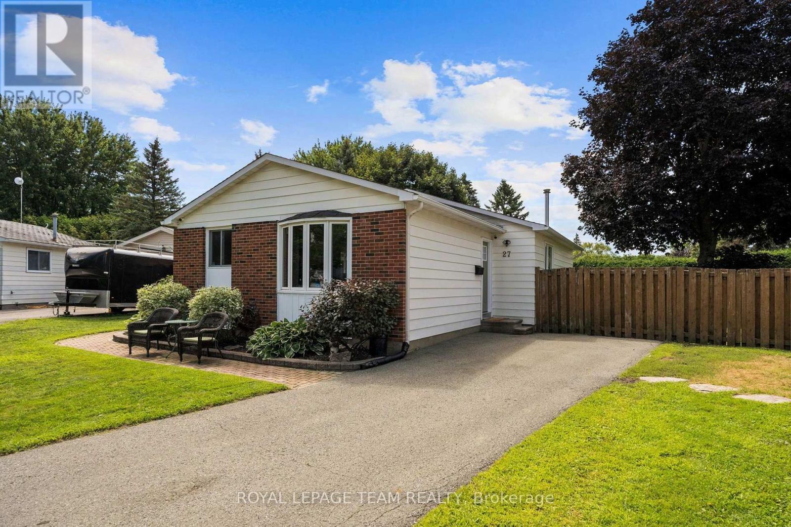 27 BALLANTRAE WAY - 3