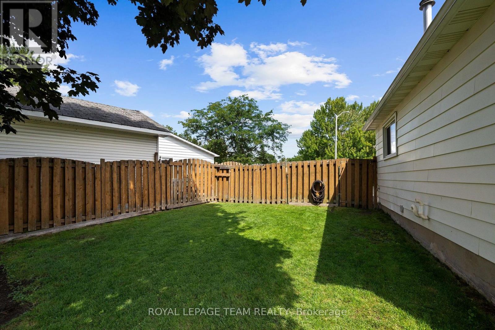 27 BALLANTRAE WAY - 32
