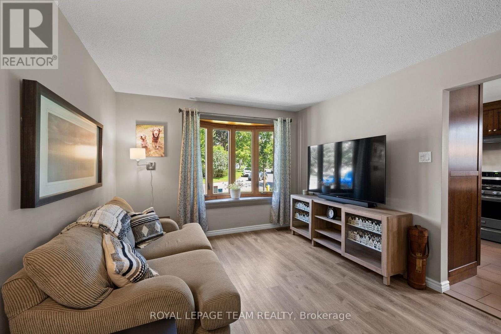 27 BALLANTRAE WAY - 8