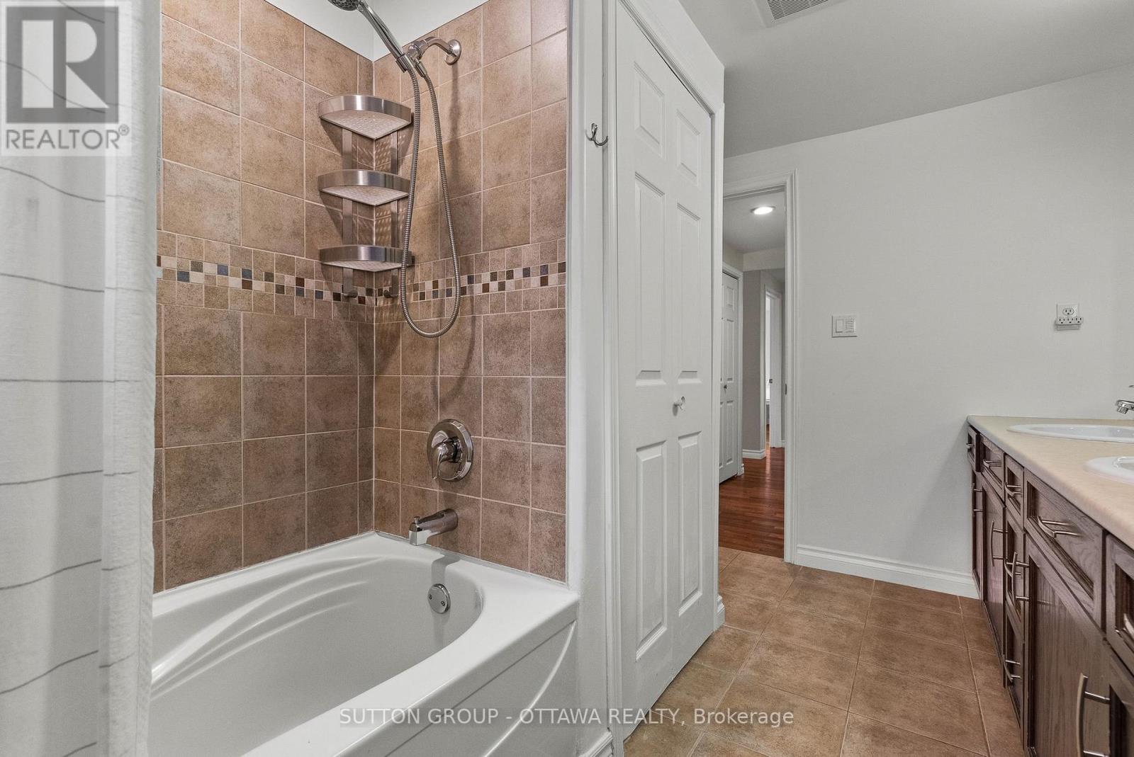 4 Bed, 4 Bath House for Sale in Ottawa – 2450 BLACKSTONE CRESCENT, Ottawa – MLS# X13685878 - Image 38