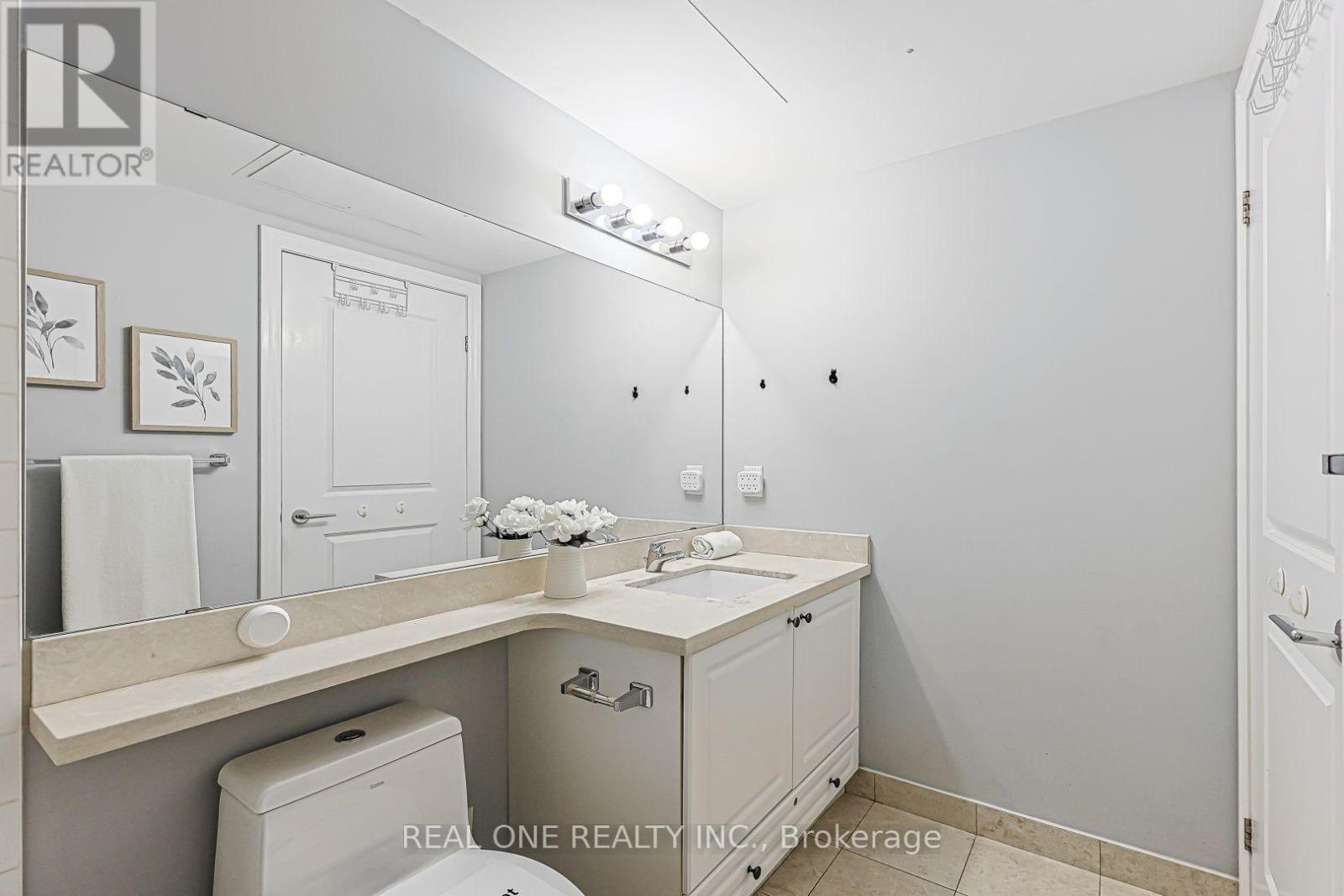 #214 111 UPPER DUKE CRESCENT - Image 29