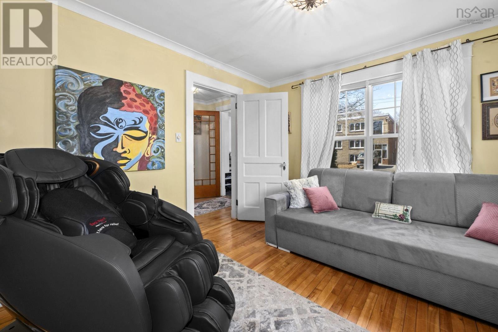 Property 36 of 50 of 949 McLean Street