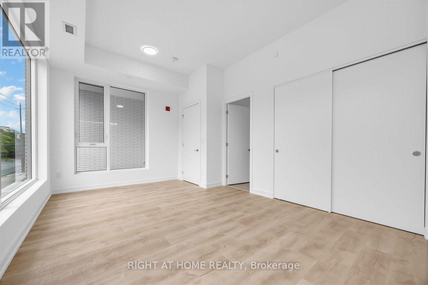 #207 722 MARLEE AVENUE - 18