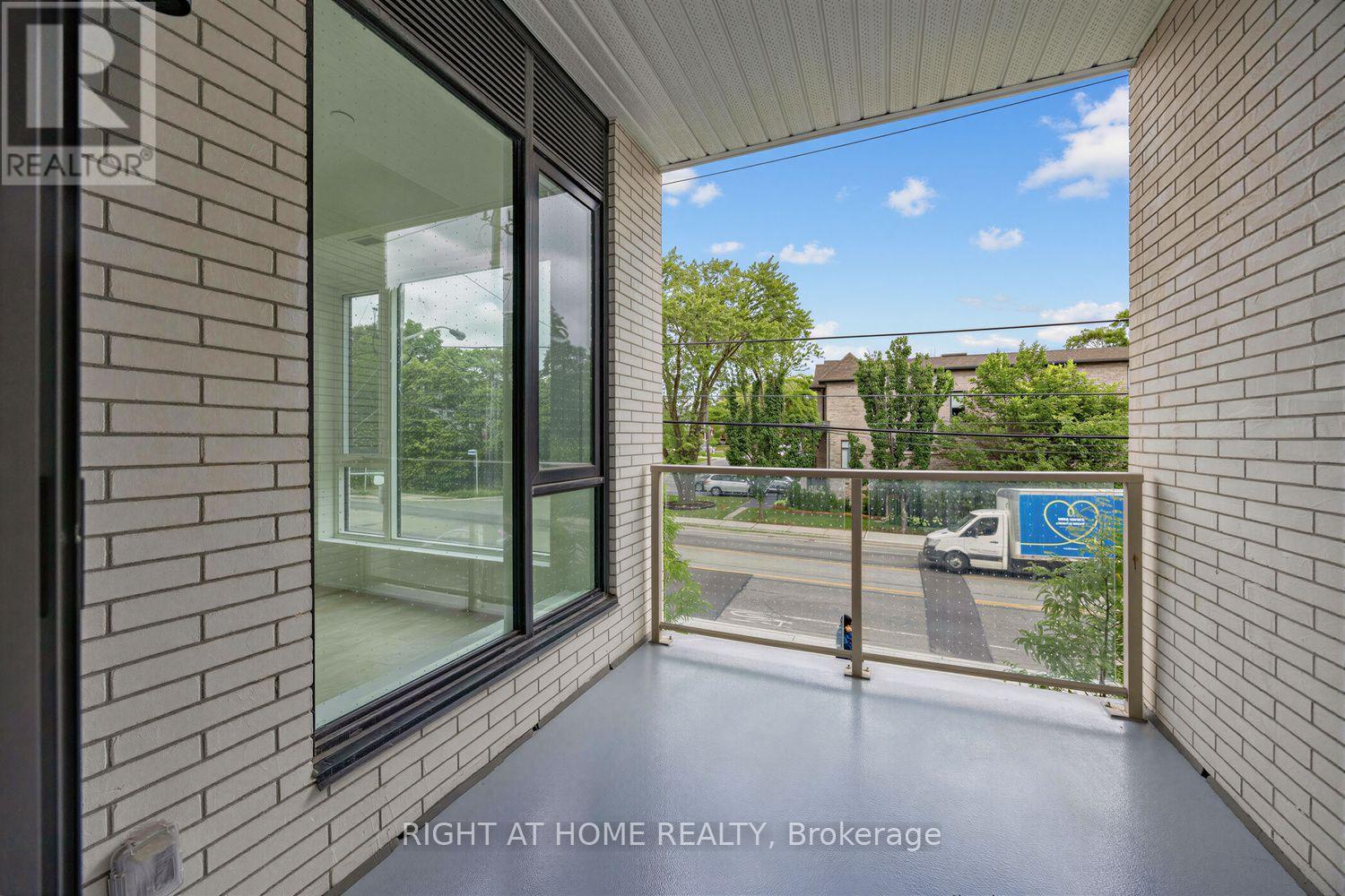 #207 722 MARLEE AVENUE - 24
