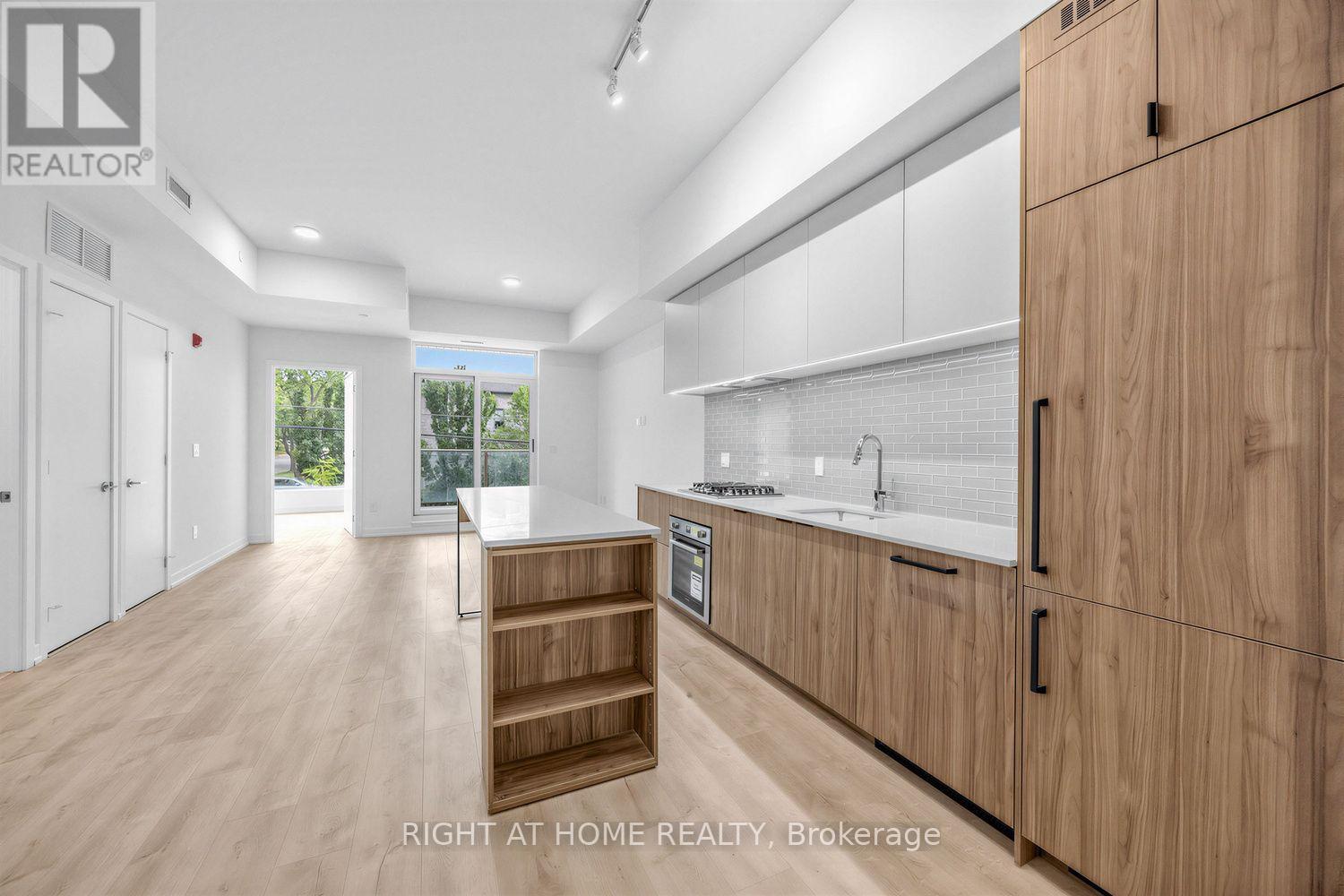 #207 722 MARLEE AVENUE - 3