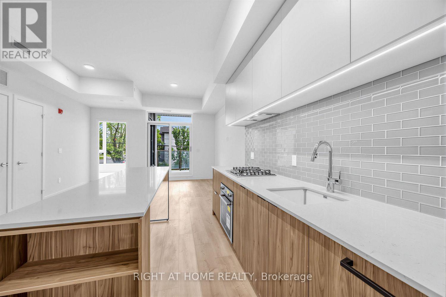 #207 722 MARLEE AVENUE - 4