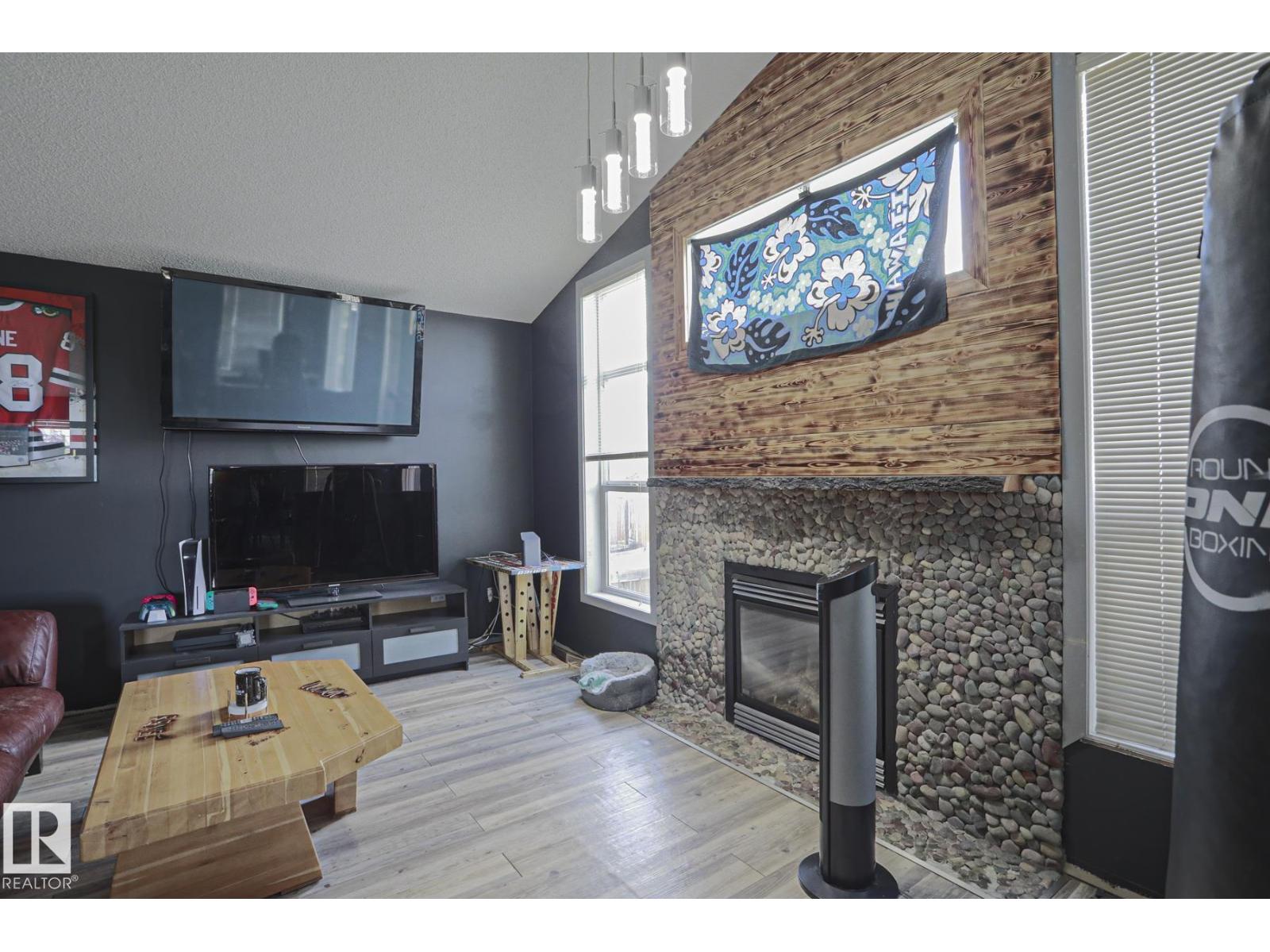 4506 154 AV NW - 19