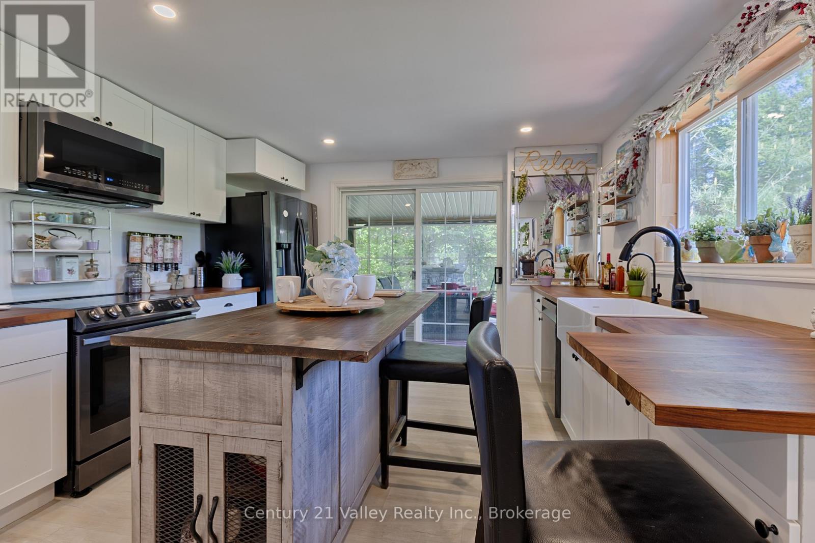 593 INGLIS ROAD - 14