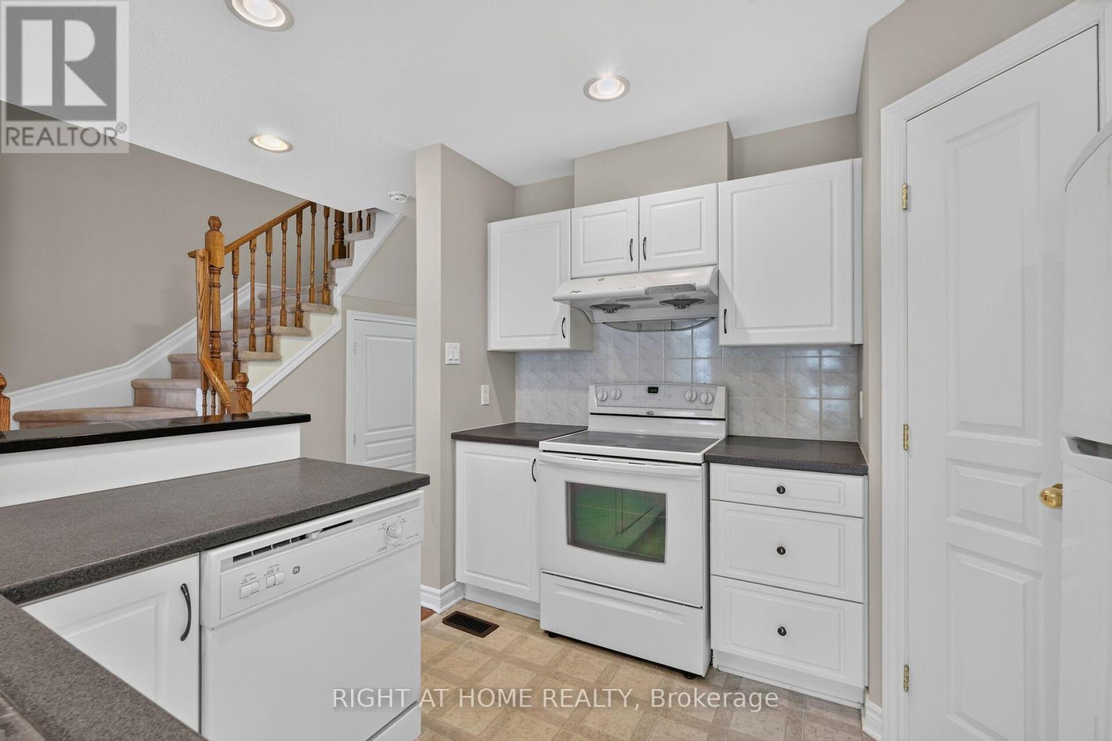 2 Bed, 3 Bath House for Sale in Ottawa – 2022 MELETTE CRESCENT, Ottawa – MLS# X13685912 - Image 14