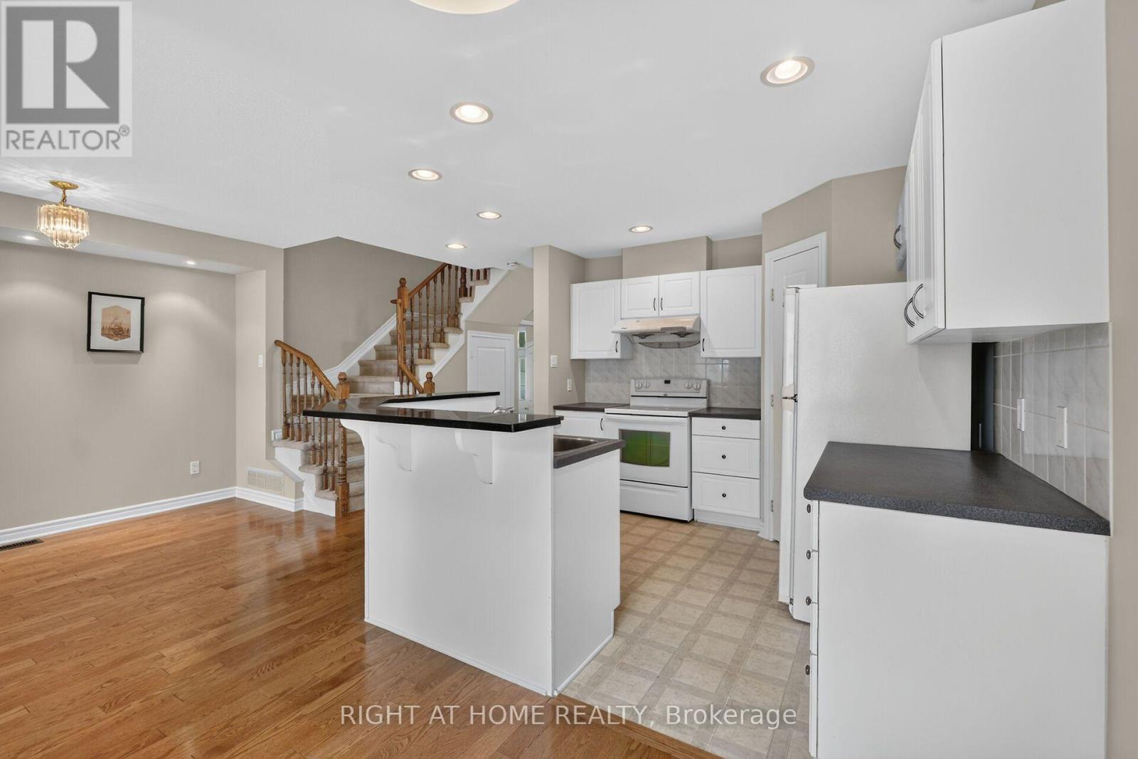 2 Bed, 3 Bath House for Sale in Ottawa – 2022 MELETTE CRESCENT, Ottawa – MLS# X13685912 - Image 16