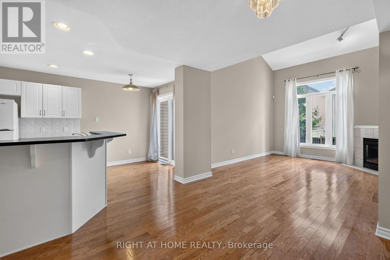 2 Bed, 3 Bath House for Sale in Ottawa – 2022 MELETTE CRESCENT, Ottawa – MLS# X13685912 - Image 6