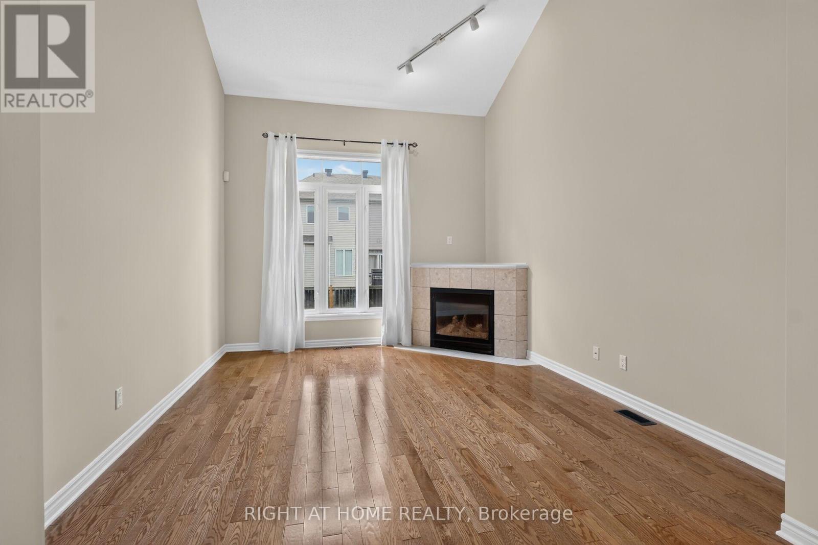 2 Bed, 3 Bath House for Sale in Ottawa – 2022 MELETTE CRESCENT, Ottawa – MLS# X13685912 - Image 7