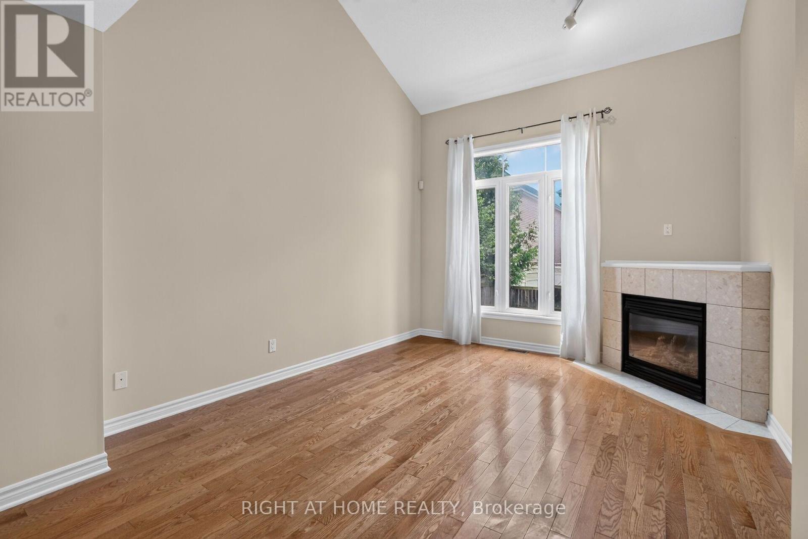 2 Bed, 3 Bath House for Sale in Ottawa – 2022 MELETTE CRESCENT, Ottawa – MLS# X13685912 - Image 9