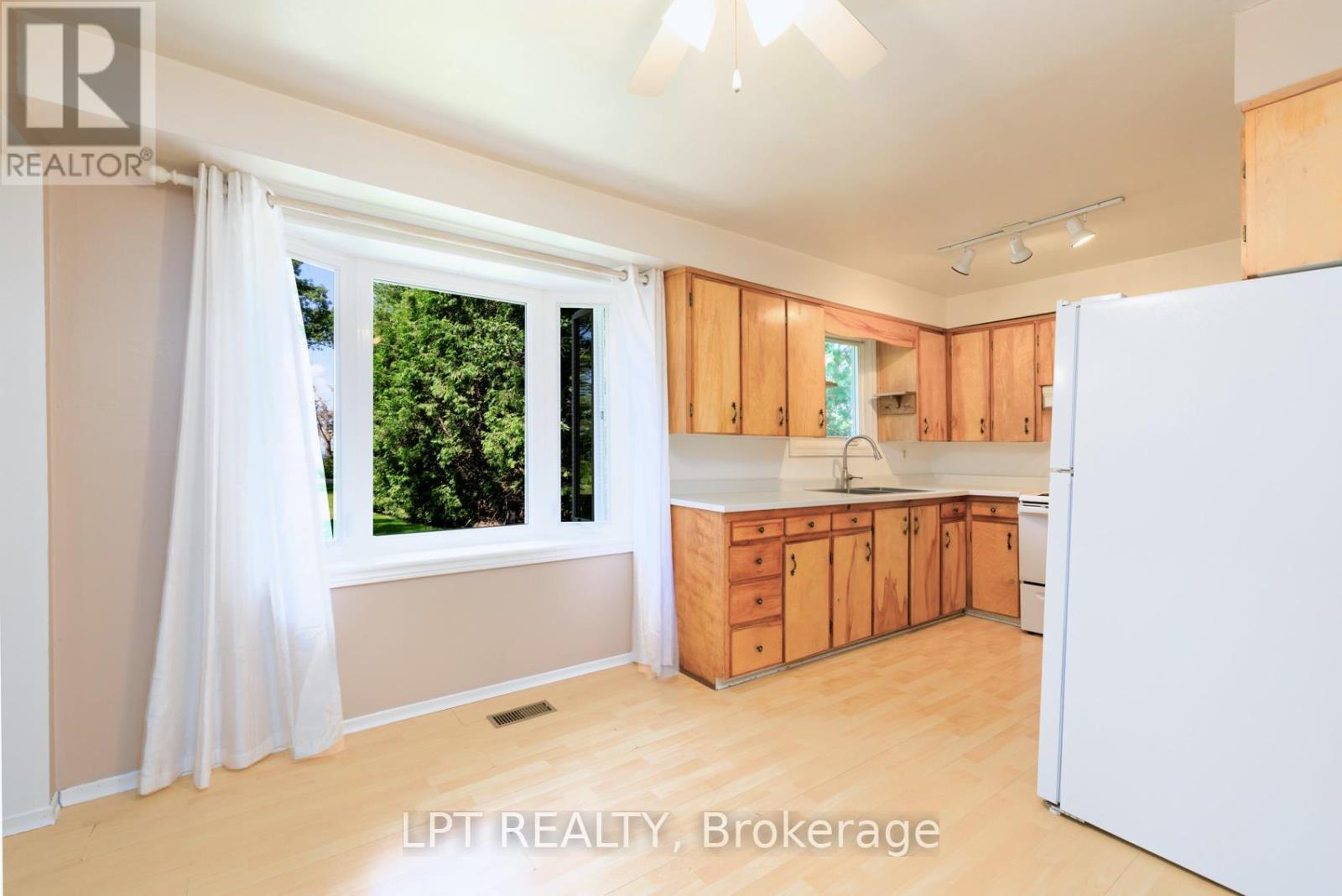247 HEDGE ROAD, Georgina (Sutton & Jackson's Point) — photo 9