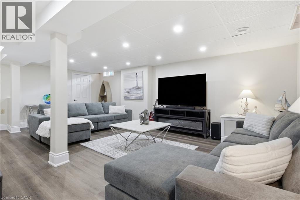 196 HARWOOD Road - Image 37
