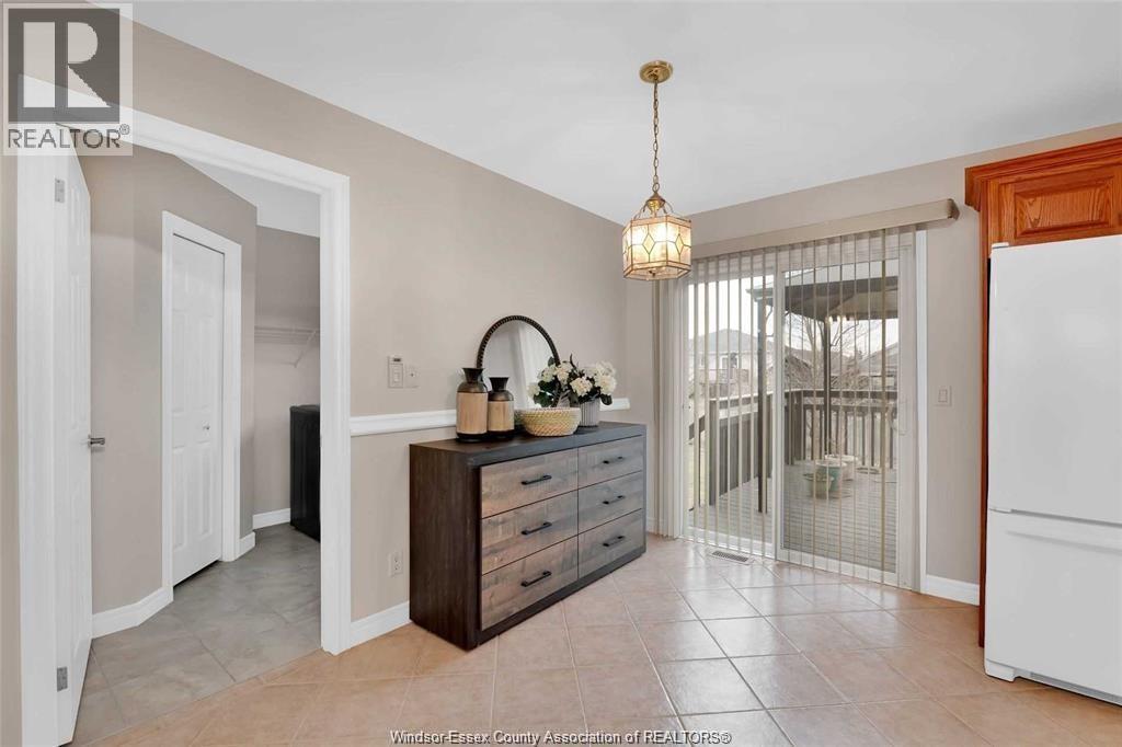 831 LAWNDALE - 11