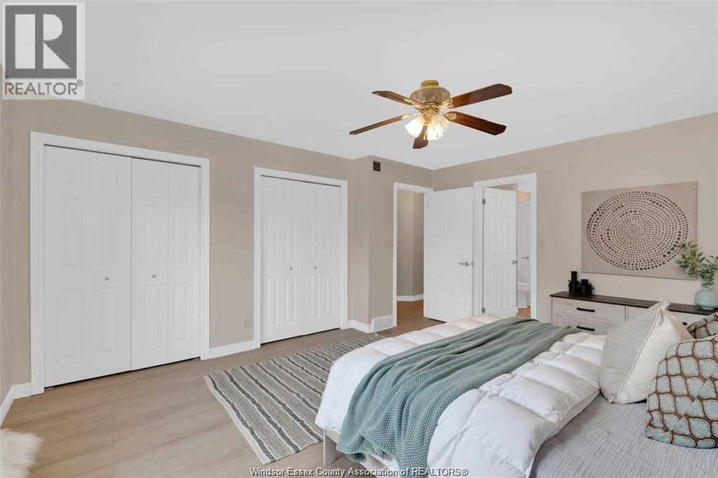 831 LAWNDALE - 14