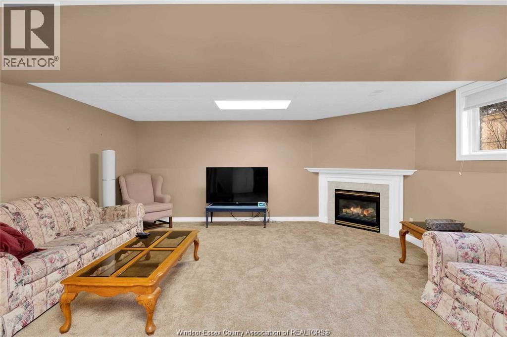 831 LAWNDALE - 16
