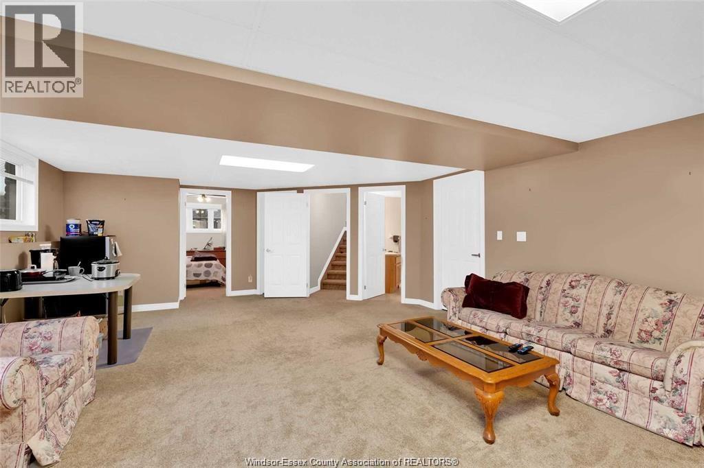 831 LAWNDALE - 17