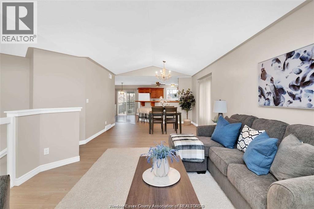 831 LAWNDALE - Image 5