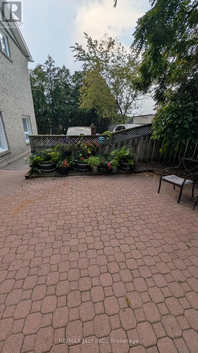 #106 26 SPENCER STREET E - 9