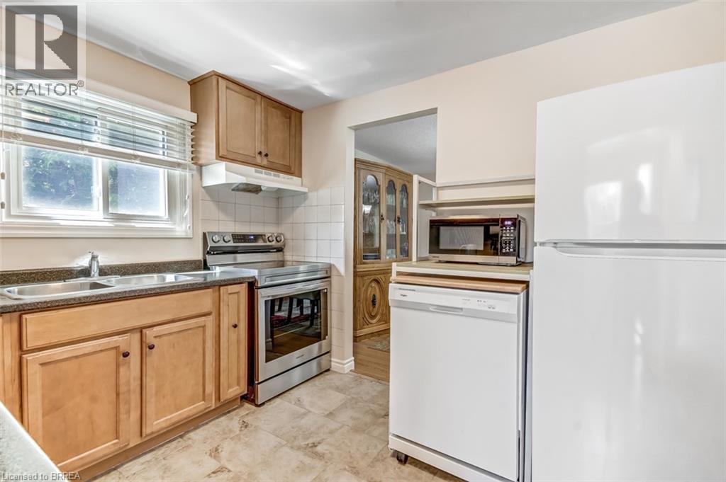 207 DUNSDON Street - Image 6