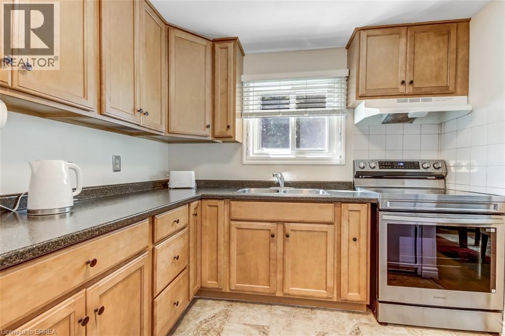 207 DUNSDON Street - Image 7